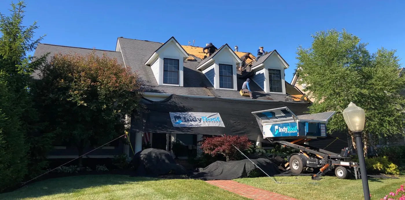 Manufacturer-certified roof installation in Lagro